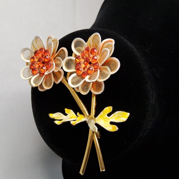 Vintage flower brooch goldtone and enamel - Picture 7 of 8